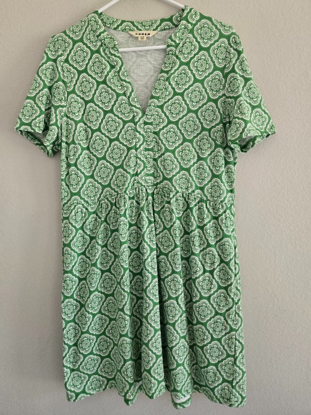 Boden Green Naomi Short Sleeve Jersey Dress size 12P in green Medallion print